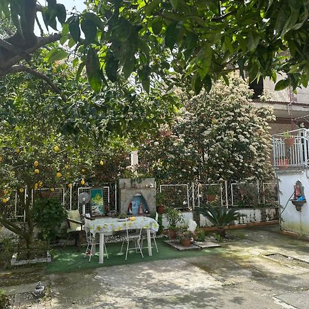 In Famiglia Apartment And Rooms For Pompei, Amalfi, Sorrento And Salerno 산테지디오델몬테알비노 외부 사진