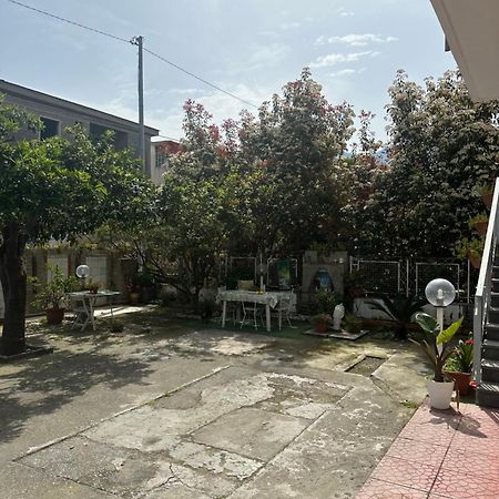 In Famiglia Apartment And Rooms For Pompei, Amalfi, Sorrento And Salerno 산테지디오델몬테알비노 외부 사진