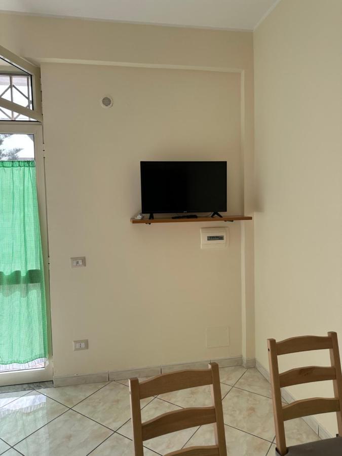 In Famiglia Apartment And Rooms For Pompei, Amalfi, Sorrento And Salerno 산테지디오델몬테알비노 외부 사진