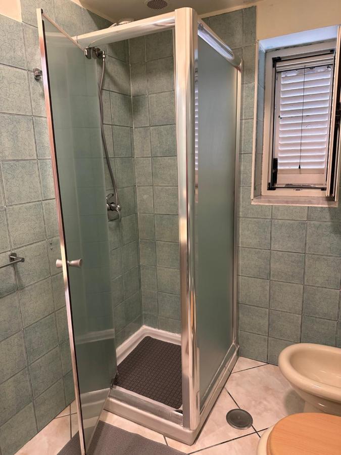 In Famiglia Apartment And Rooms For Pompei, Amalfi, Sorrento And Salerno 산테지디오델몬테알비노 외부 사진
