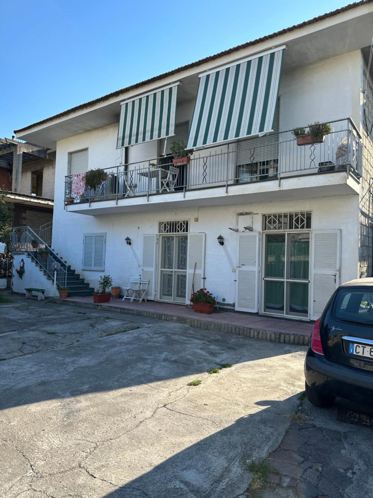 In Famiglia Apartment And Rooms For Pompei, Amalfi, Sorrento And Salerno 산테지디오델몬테알비노 외부 사진