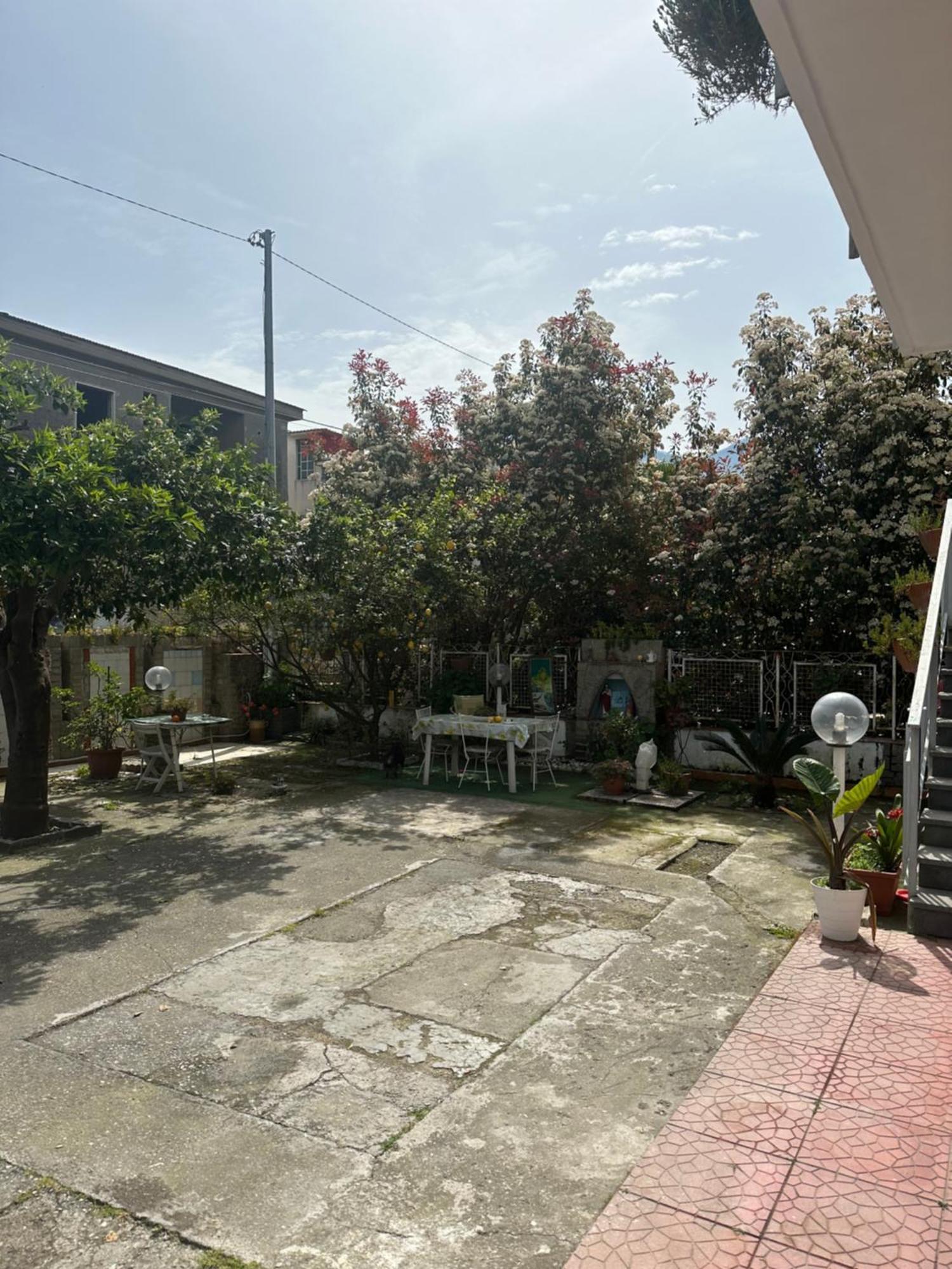 In Famiglia Apartment And Rooms For Pompei, Amalfi, Sorrento And Salerno 산테지디오델몬테알비노 외부 사진